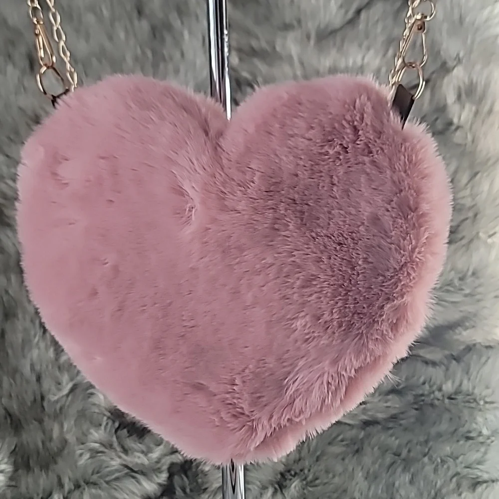 NWOT Fluffy Faux Fur Heart Shaped Crossbody Bag Pink Plush Shoulder Purse Y2K